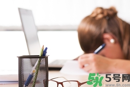 下午犯困怎么辦？犯困按摩什么穴位效果最快？