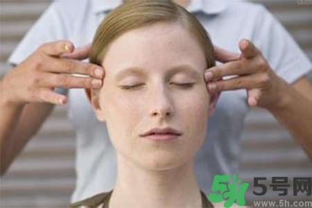 下午犯困怎么辦？犯困按摩什么穴位效果最快？