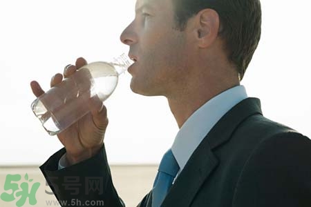 喝水能預(yù)防心血管疾病嗎？什么時(shí)候喝水對(duì)身體最好？