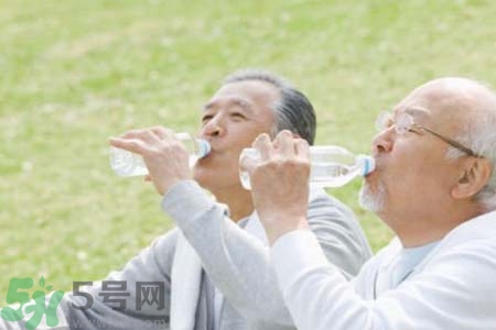 喝水能預(yù)防心血管疾病嗎？什么時(shí)候喝水對(duì)身體最好？