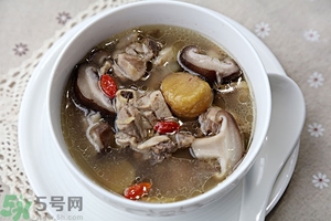 板栗燉排骨吃會(huì)上火嗎？排骨燉板栗的做法