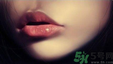 孕婦嘴唇干裂脫皮怎么回事？孕婦嘴唇干裂脫皮是缺什么
