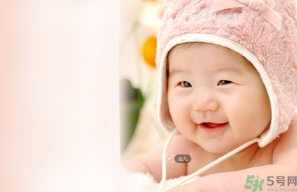 新生兒多久可以剪頭發(fā)？新生兒可以剪頭發(fā)嗎？