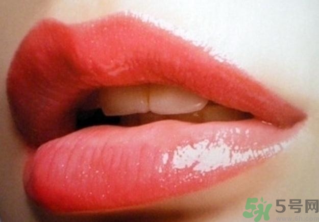 嘴唇發(fā)白是什么原因？嘴唇發(fā)白怎么調理女人