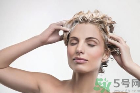 頭皮癢怎么辦？頭皮癢脫發(fā)怎么治？