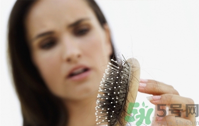 女人掉頭發(fā)很厲害是什么原因？女人掉頭發(fā)厲害吃什么東西好