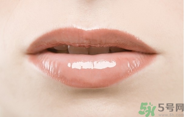 嘴唇發(fā)白是什么原因？嘴唇發(fā)白怎么調理女人