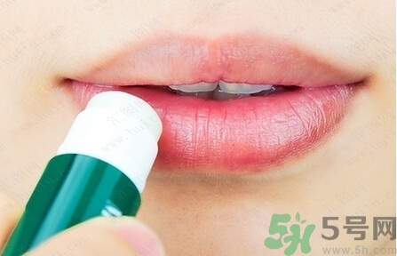 嘴唇發(fā)白是什么原因？嘴唇發(fā)白怎么調理女人