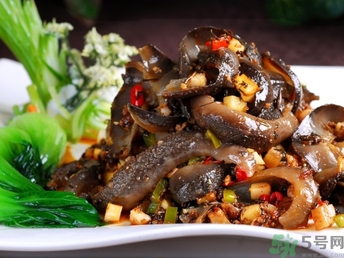 海參可以和雞蛋一起吃嗎？海參可以和雞一起煲湯嗎？