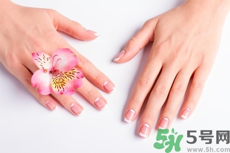 手干裂起皮怎么回事？手干裂起皮怎么辦？