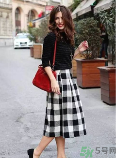 秋天穿裙子配什么鞋子？秋天穿裙子配什么鞋好看？