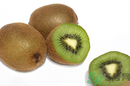 獼猴桃的籽能吃嗎?為什么獼猴桃里面的籽是紅色的 獼猴桃的籽能吃嗎?為什么獼猴桃里面的籽是紅色的