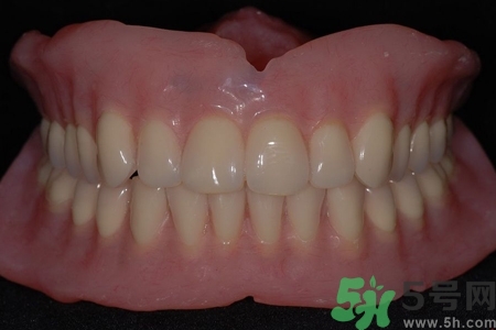 假牙可以用牙刷嗎？假牙用什么牙刷好？