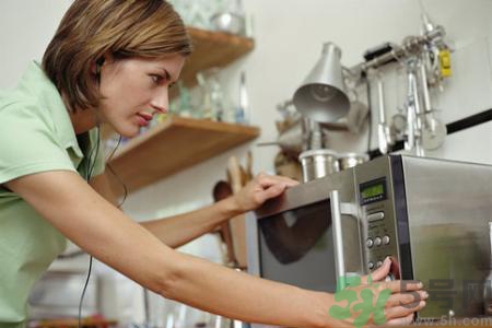 微波爐食品安全嗎？微波爐正確使用的方法是什么？