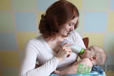 寶寶多大開始喝水？水和葡萄糖寶寶能一起喝嗎？