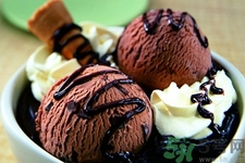 吃冰可以治療感冒嗎？喉嚨痛可以吃冰淇淋嗎？