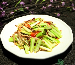 韭黃可以和螃蟹一起吃嗎？韭菜可以和螃蟹一起吃嗎？