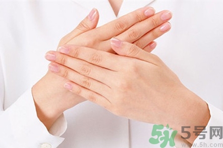 手部如何護理？秋季怎樣預防皮膚干燥？