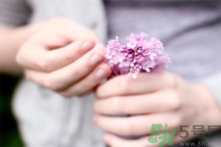 手部如何護理？秋季怎樣預防皮膚干燥？