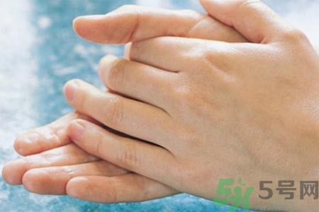 手部如何護理？秋季怎樣預防皮膚干燥？
