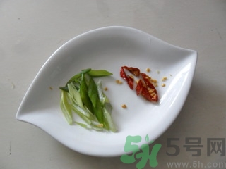 韭黃是怎么長出來的？韭黃是怎么種出來的？