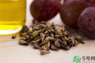 葡萄籽怎么吃效果最好？無籽葡萄對身體有害嗎？