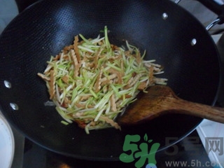 韭黃是怎么長出來的？韭黃是怎么種出來的？