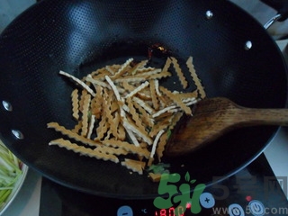 韭黃是怎么長出來的？韭黃是怎么種出來的？