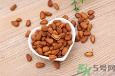 孩子可以吃松子嗎?一歲半寶寶能吃松子嗎 孩子可以吃松子嗎?一歲半寶寶能吃松子嗎