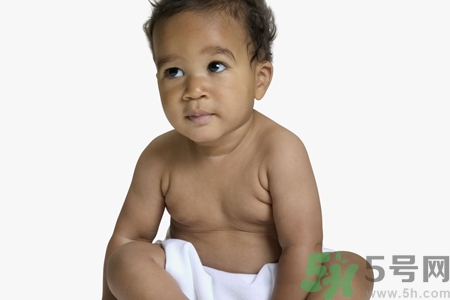 小孩皮膚黑怎么回事？小孩皮膚黑怎么變白？