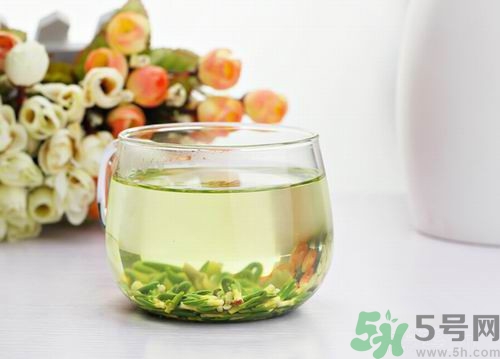 新鮮蓮子心可以泡水喝嗎?新鮮蓮子心泡水喝的功效 新鮮蓮子心可以泡水喝嗎?新鮮蓮子心泡水喝的功效