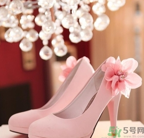 結(jié)婚可以穿黑色鞋子嗎？結(jié)婚可以穿白色鞋子嗎？