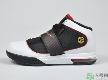 耐克鞋子可以水洗嗎？耐克運(yùn)動(dòng)鞋可以水洗嗎？