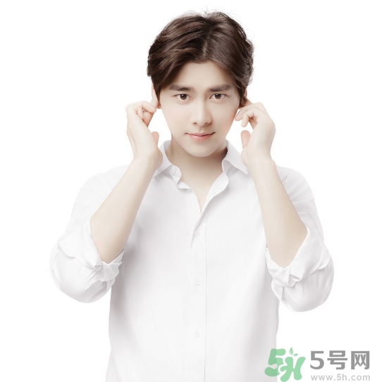 結(jié)婚可以穿白色襯衫嗎？結(jié)婚可以穿藍(lán)色西裝嗎？