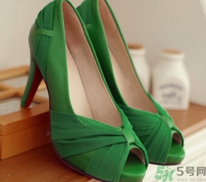 結(jié)婚可以穿綠色衣服嗎？結(jié)婚為什么穿綠鞋子？