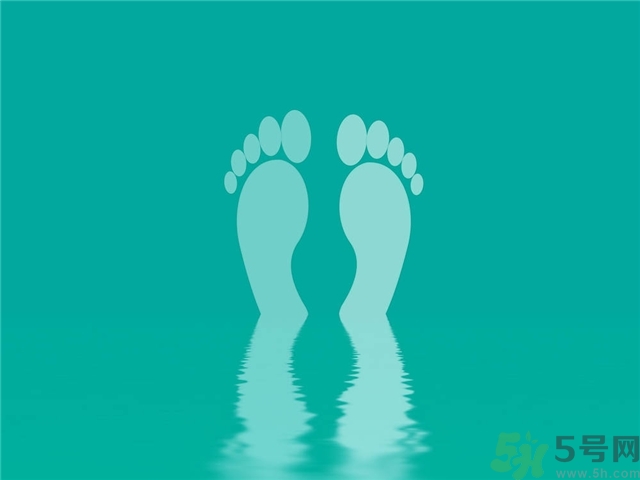 腳拇指外翻遺傳嗎？腳拇指外翻怎么矯正？