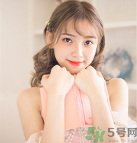 皮膚不白的人染什么顏色的頭發(fā)？頭發(fā)顏色怎么選擇？