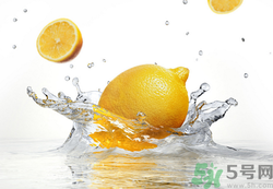 用檸檬水洗臉好嗎？怎么用檸檬水洗臉