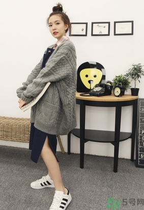 針織衫什么顏色好看？針織開(kāi)衫什么顏色百搭？