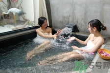 泡溫泉可以喝酒嗎？喝酒后能泡溫泉嗎？