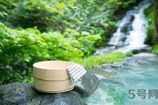 泡溫泉要準(zhǔn)備什么？泡溫泉要自帶拖鞋嗎？