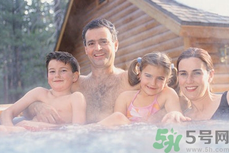 泡溫泉有什么壞處？女性泡溫泉容易得陰道炎嗎？