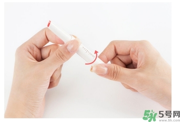 悅詩(shī)風(fēng)吟水韻凝采唇膏價(jià)格 悅詩(shī)風(fēng)吟水韻凝采唇膏怎么用？