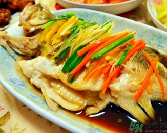 鱸魚的熱量是多少？清蒸鱸魚的熱量是多少？