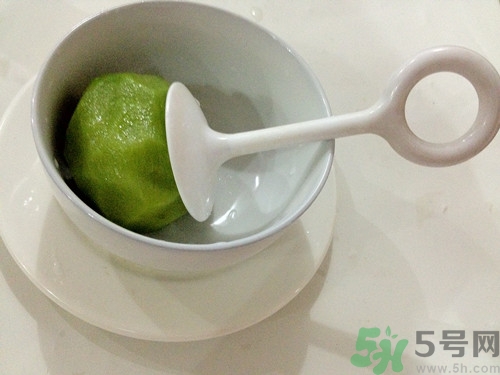 獼猴桃皮可以敷臉嗎?獼猴桃皮敷臉有什么好處 獼猴桃皮可以敷臉嗎?獼猴桃皮敷臉有什么好處