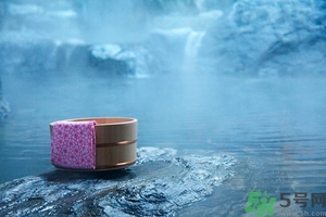 泡溫泉可以戴隱形眼鏡嗎？泡溫泉帶隱形眼鏡可以嗎？