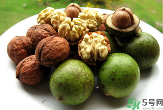 新鮮核桃吃多了會怎么樣？新鮮核桃吃多了會上火嗎？