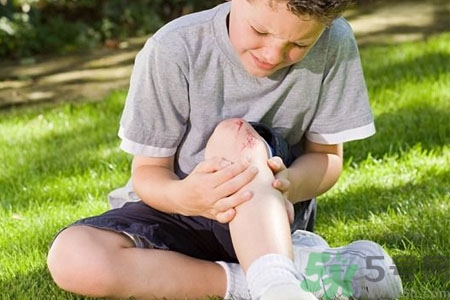 小孩膝蓋疼怎么回事？小孩膝蓋疼怎么辦？