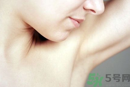 女生幾歲腋下開始長毛？腋毛有什么作用？