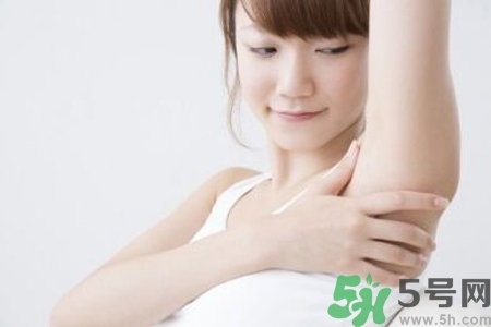 腋毛為什么會變色？腋毛上有白色附著物怎么回事？